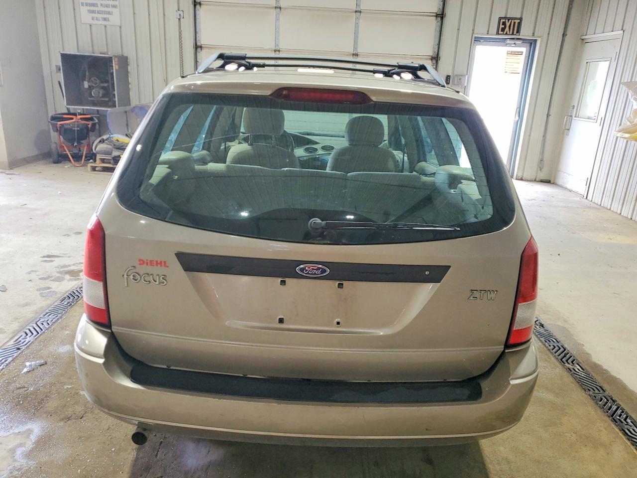 2003 FORD FOCUS SE photo 16