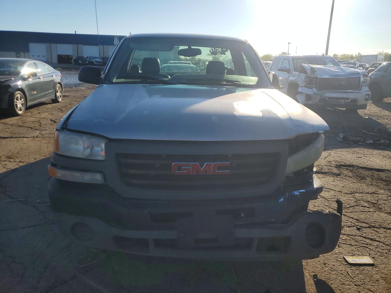 2004 GMC NEW SIERRA C1500 photo 9