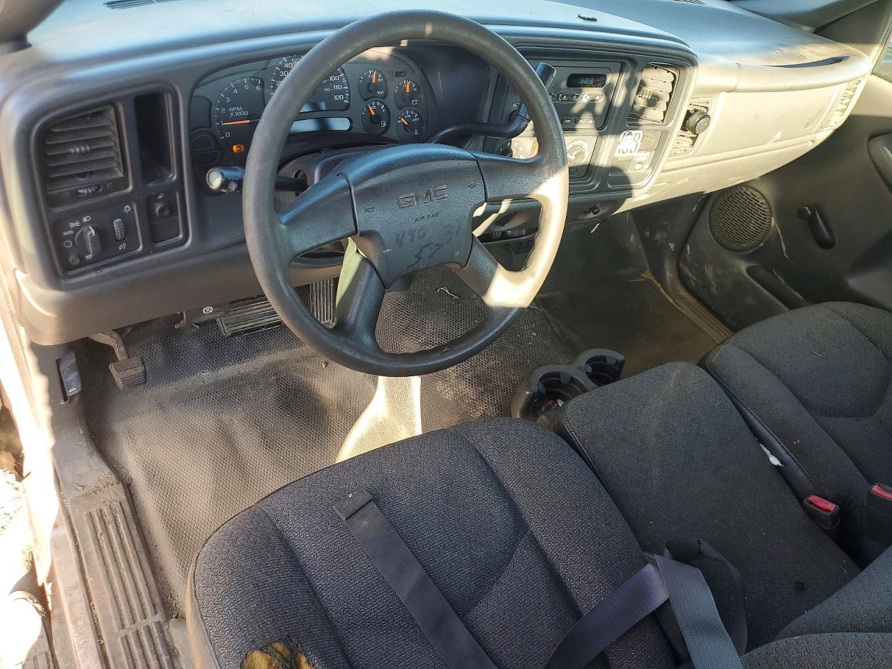 2004 GMC NEW SIERRA C1500 photo 15