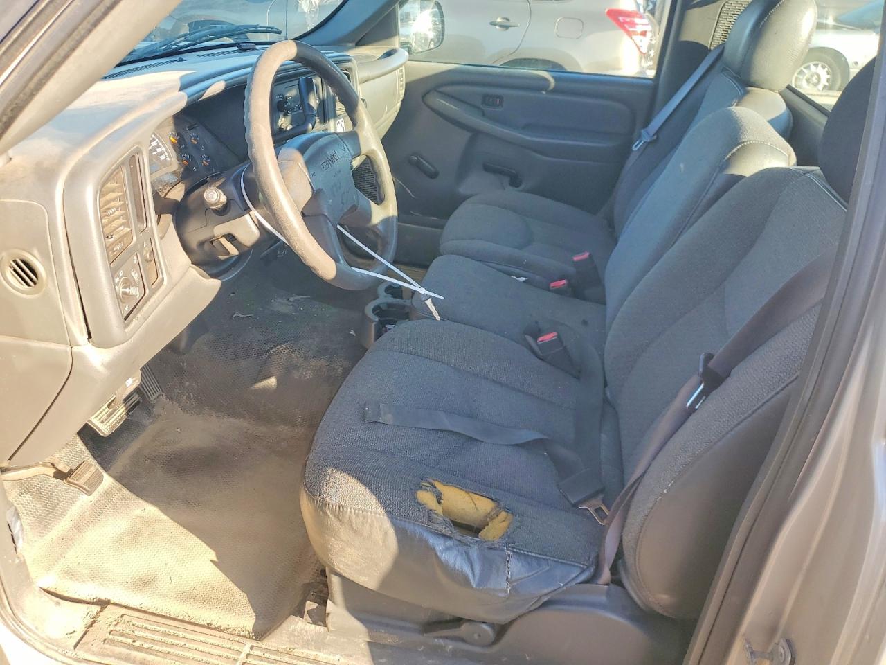 2004 GMC NEW SIERRA C1500 photo 13