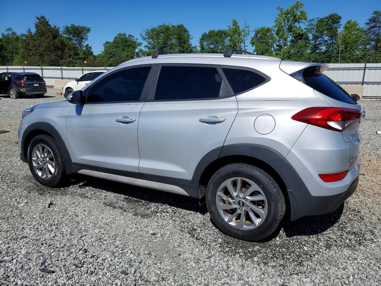 2017 HYUNDAI TUCSON SE photo 4