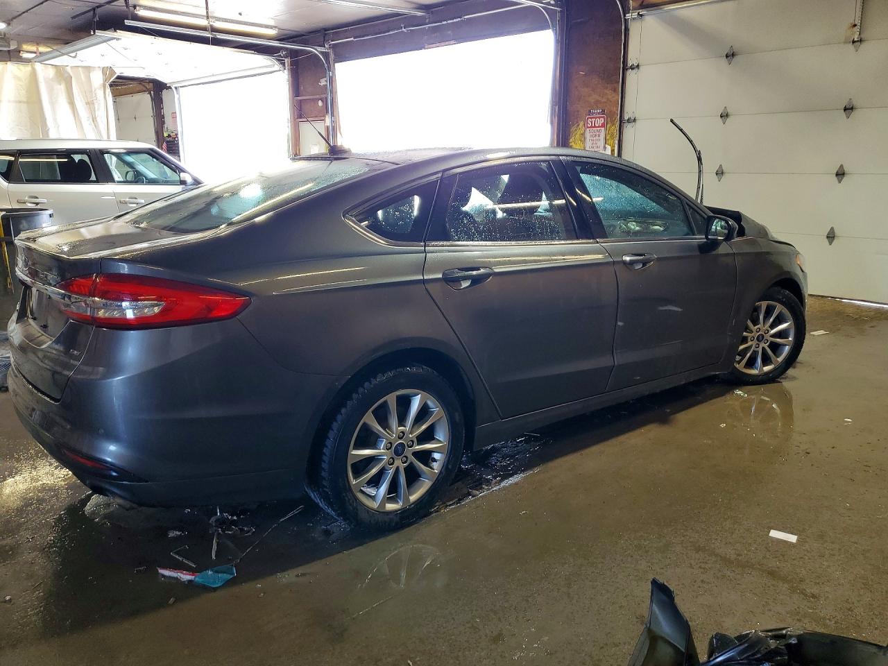 2017 FORD FUSION SE photo 5