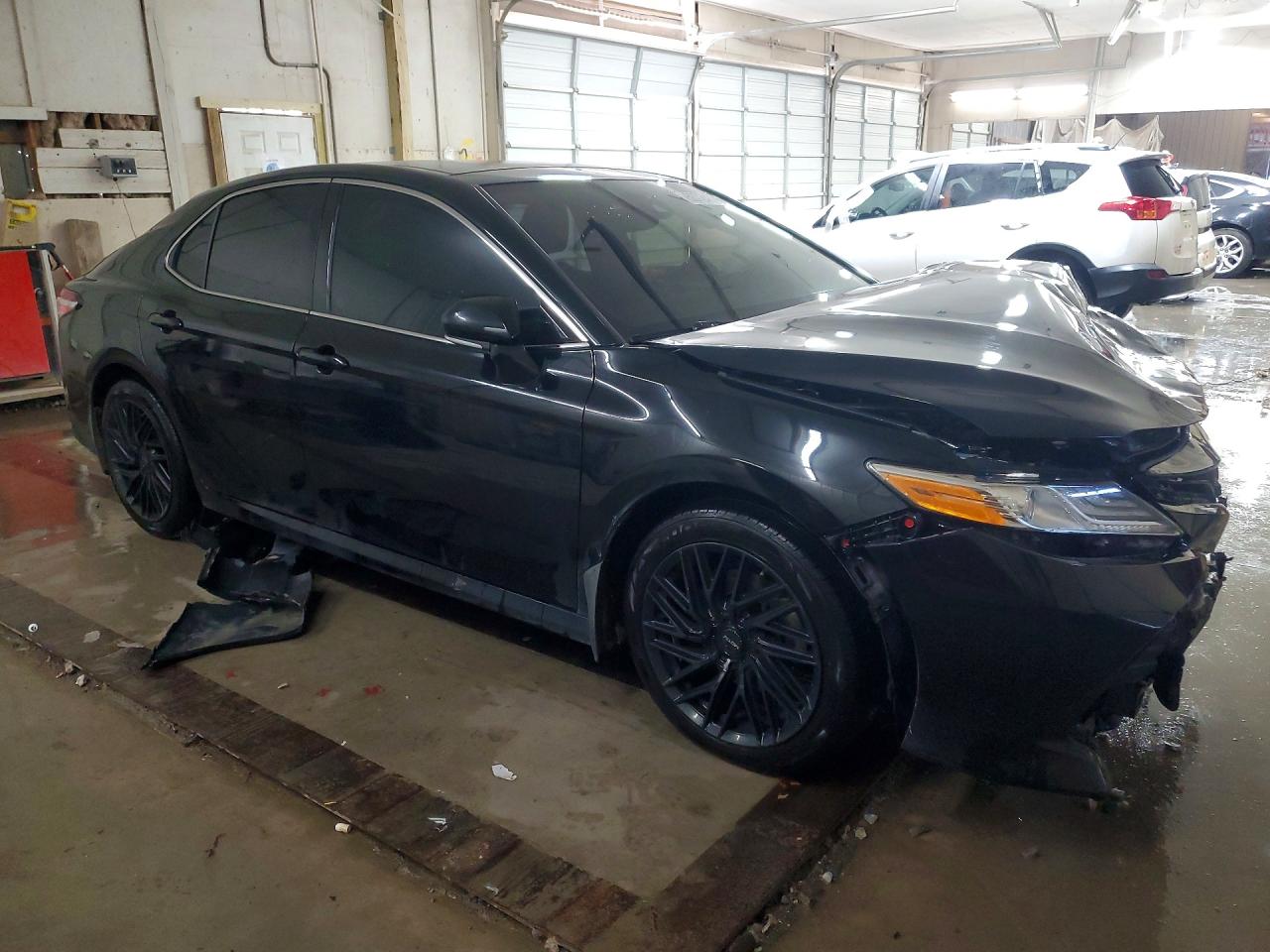 2019 TOYOTA CAMRY XLE photo 10