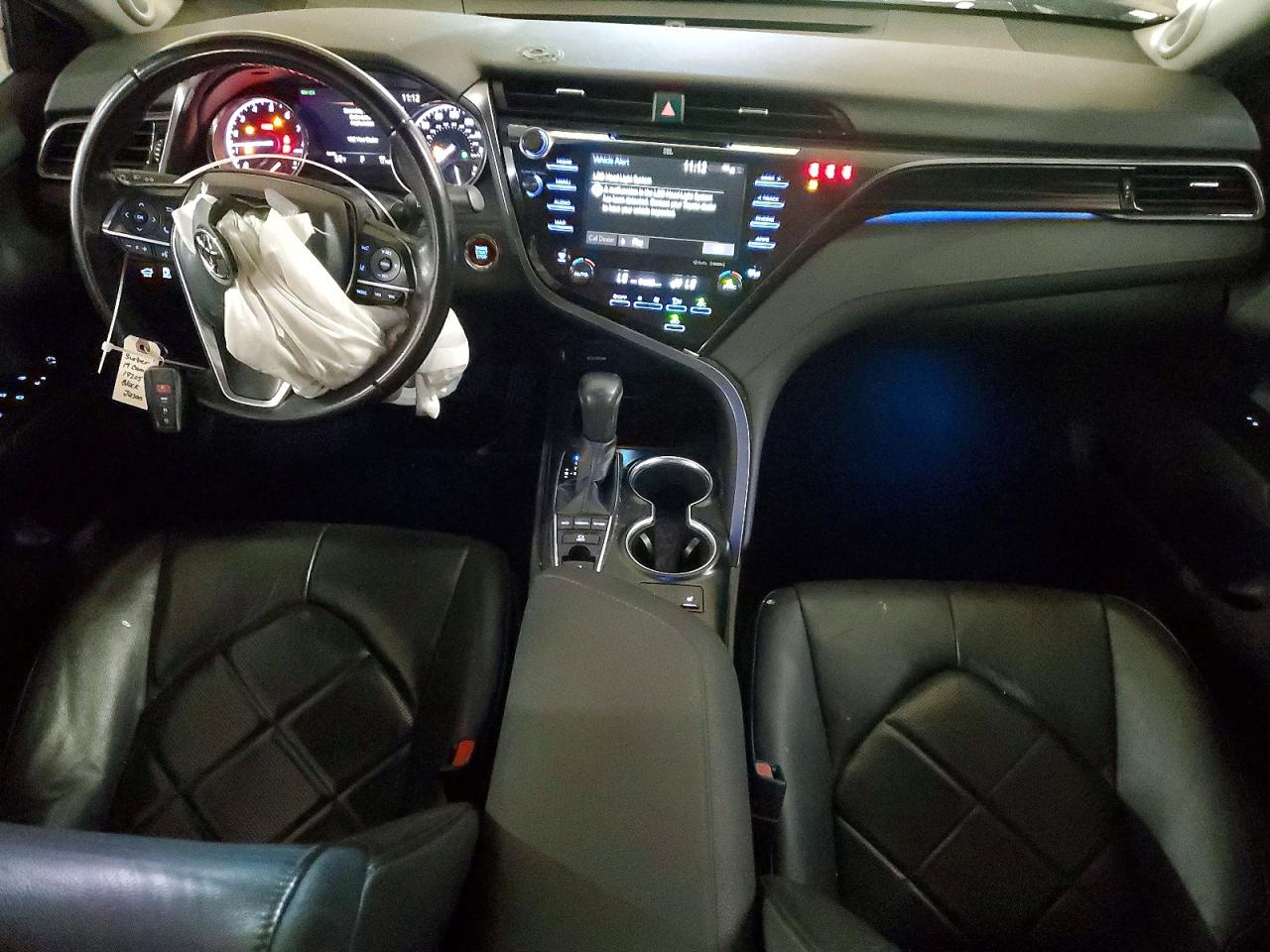 2019 TOYOTA CAMRY XLE photo 22