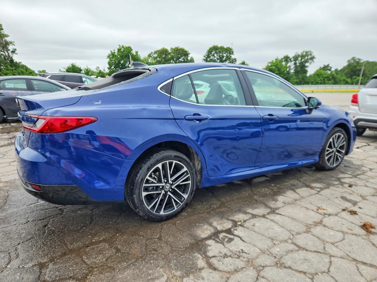 2026 TOYOTA CAMRY XLE photo 7