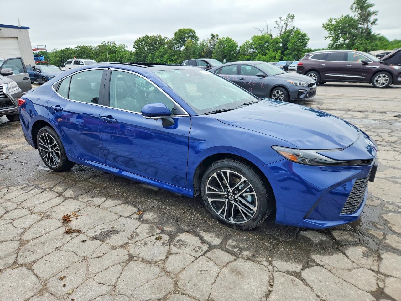 2026 TOYOTA CAMRY XLE photo 10