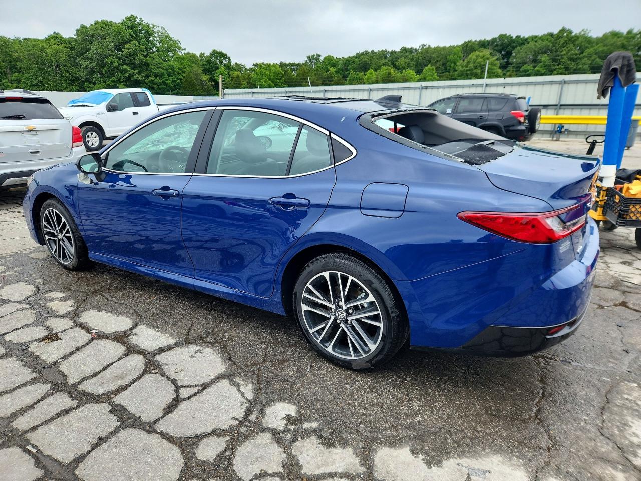 2026 TOYOTA CAMRY XLE photo 4