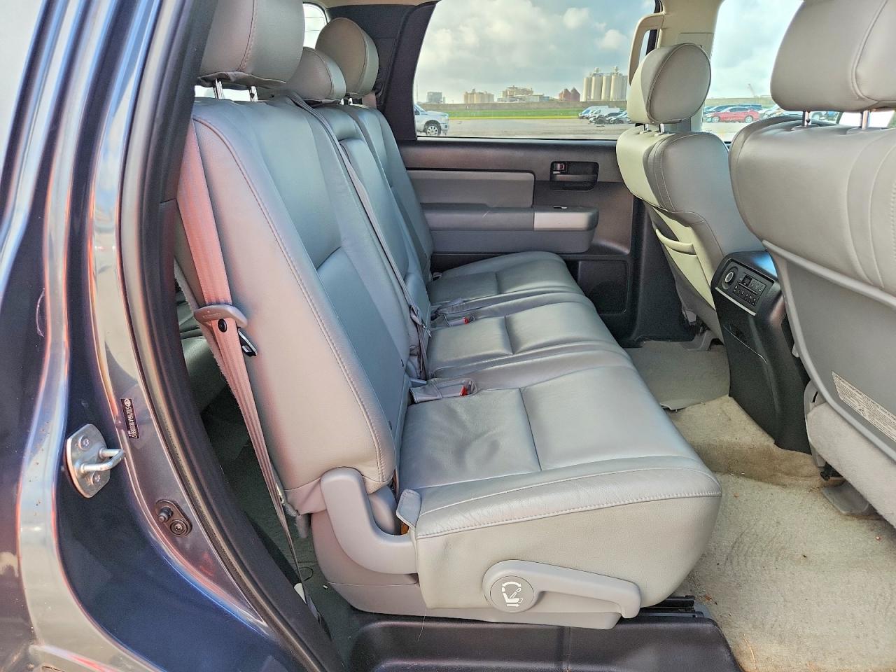 2008 TOYOTA SEQUOIA SR5 photo 21