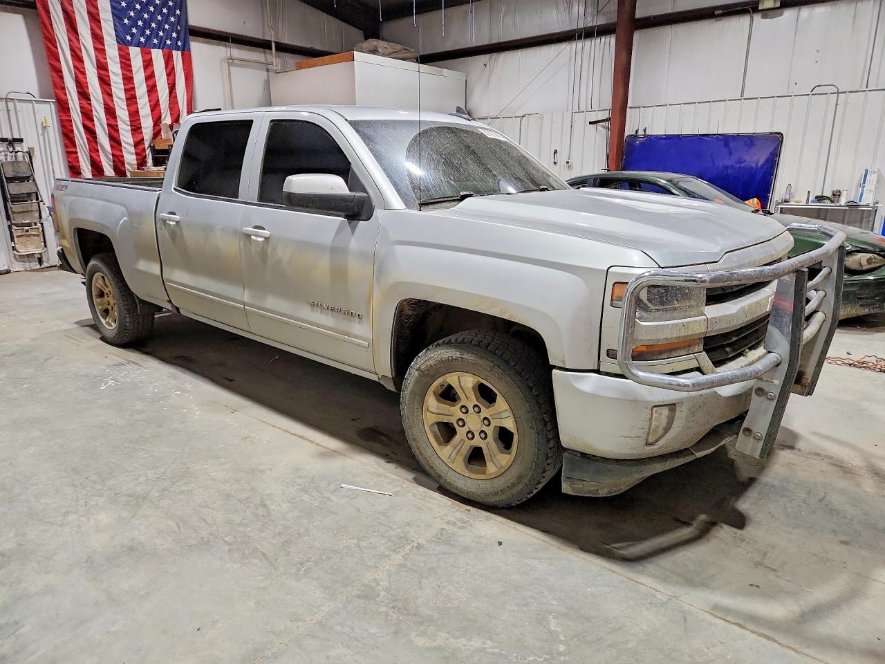 2017 CHEVROLET SILVERADO K1500 LT photo 4