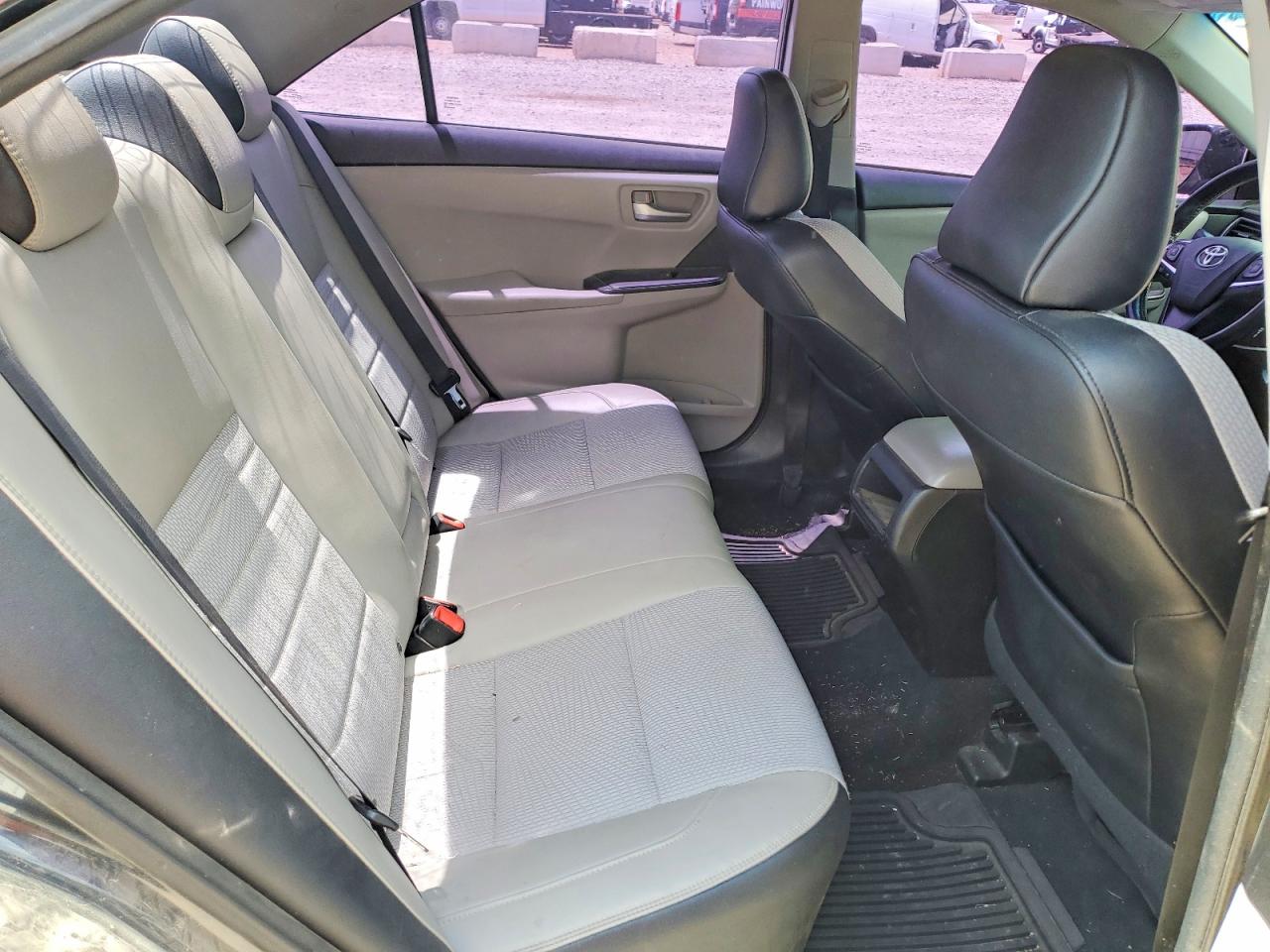 2016 TOYOTA CAMRY SE photo 19