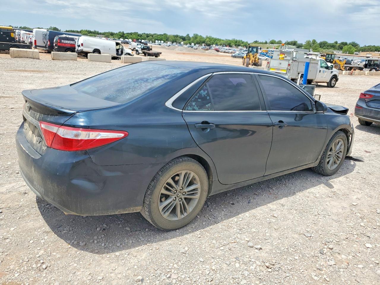 2016 TOYOTA CAMRY SE photo 5