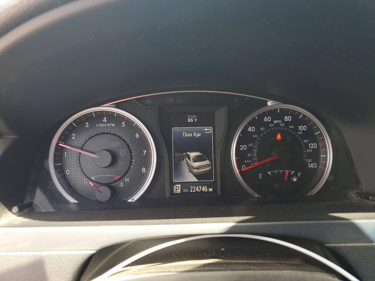 2016 TOYOTA CAMRY SE photo 17