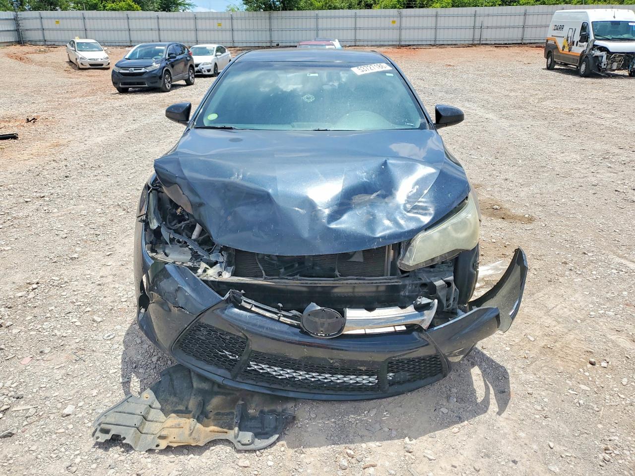 2016 TOYOTA CAMRY SE photo 9