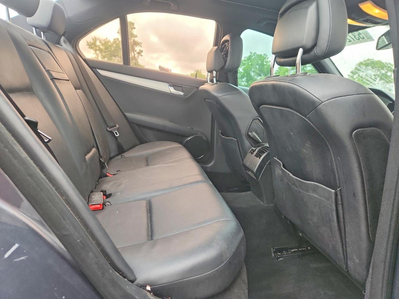 2010 MERCEDES-BENZ C 300 photo 28