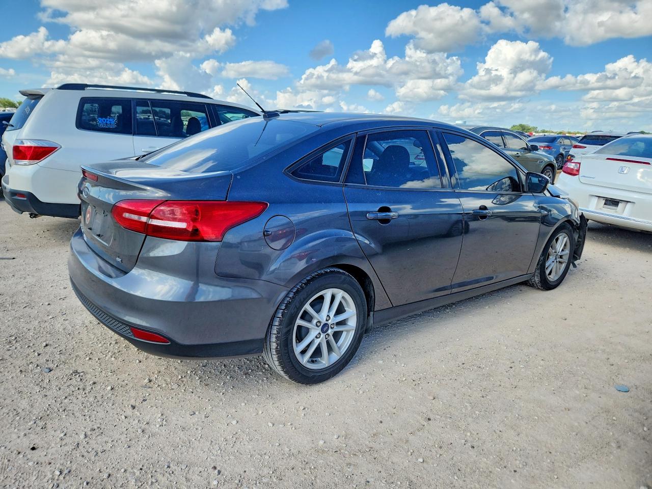 2017 FORD FOCUS SE photo 5
