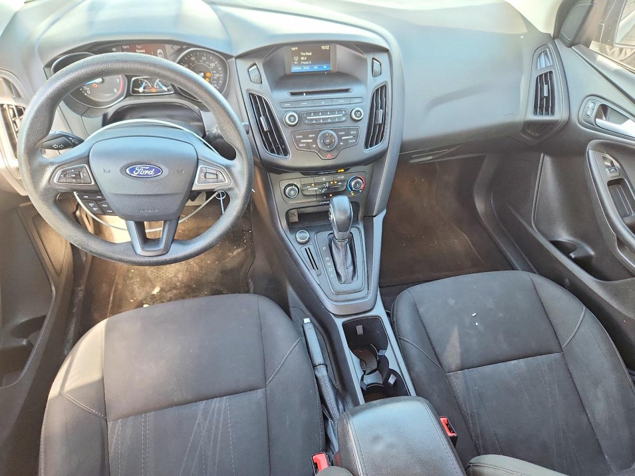 2017 FORD FOCUS SE photo 15