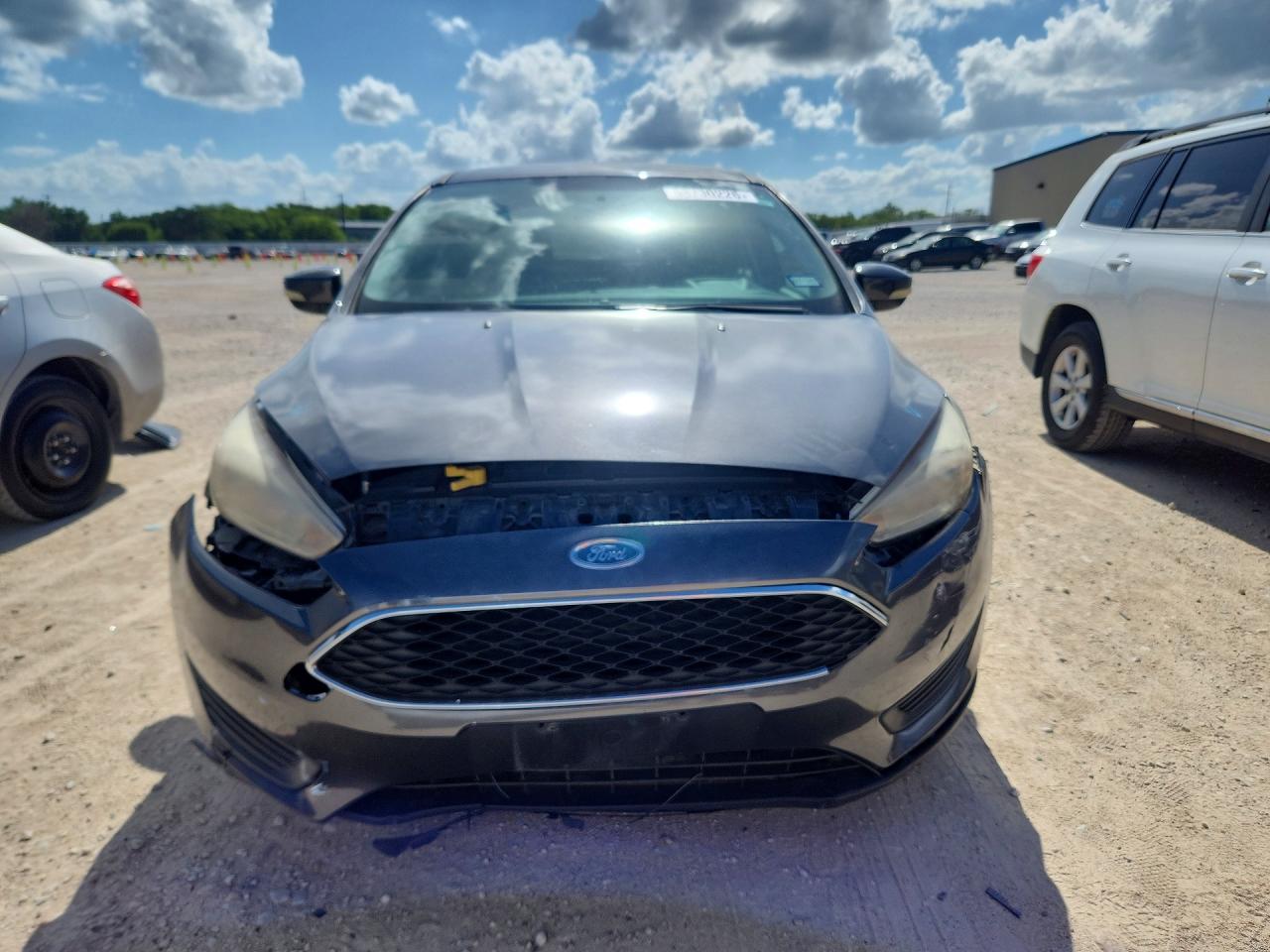 2017 FORD FOCUS SE photo 9