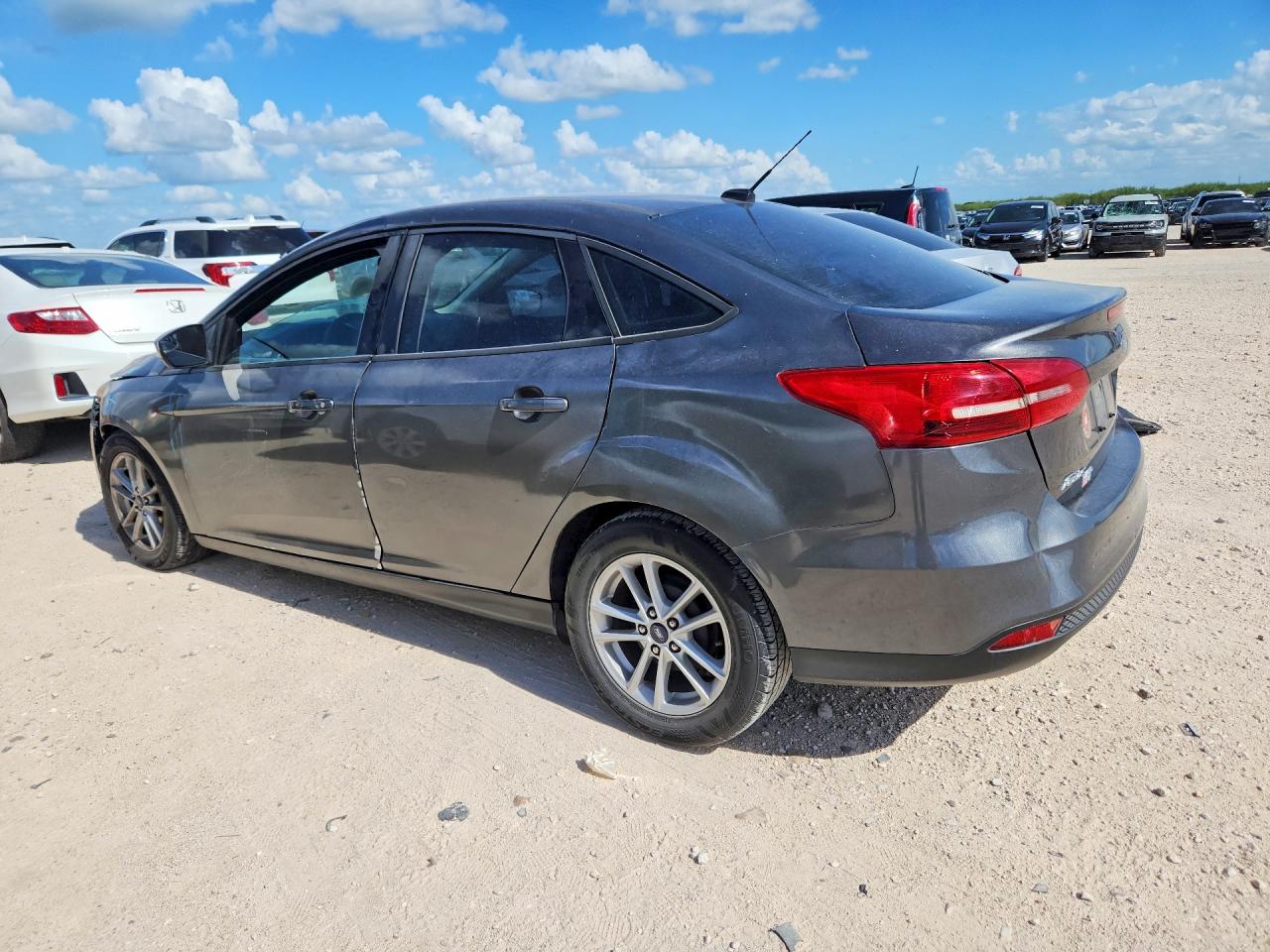 2017 FORD FOCUS SE photo 3