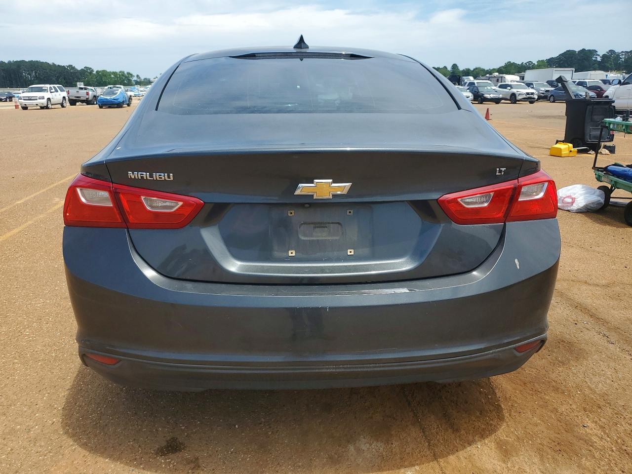 2017 CHEVROLET MALIBU LT photo 6