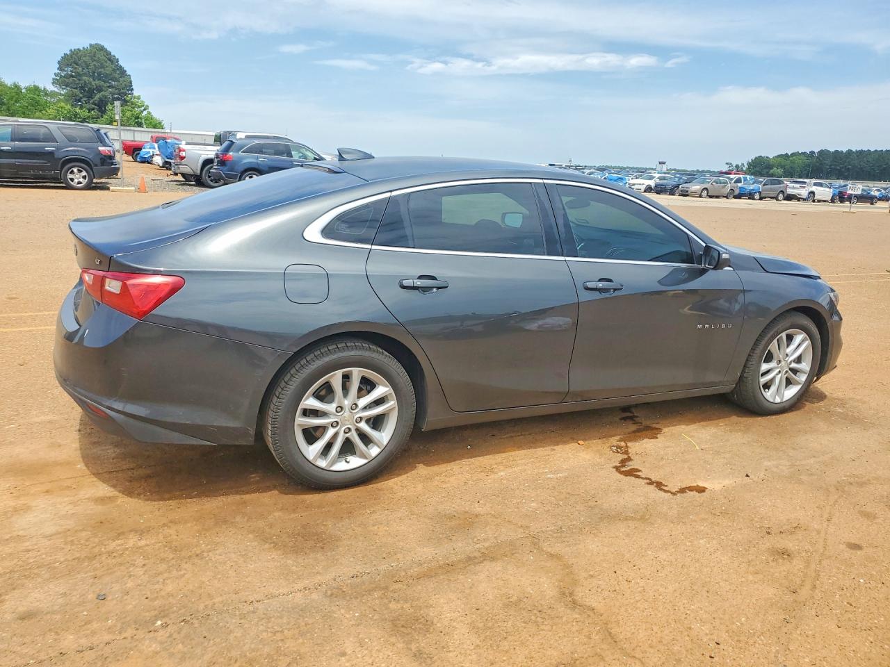 2017 CHEVROLET MALIBU LT photo 3