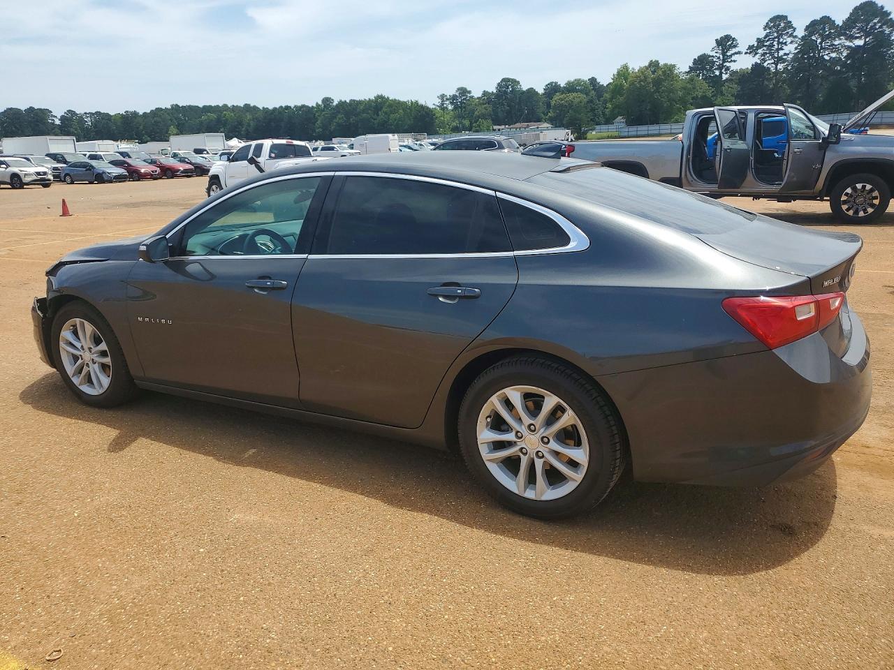 2017 CHEVROLET MALIBU LT photo 2