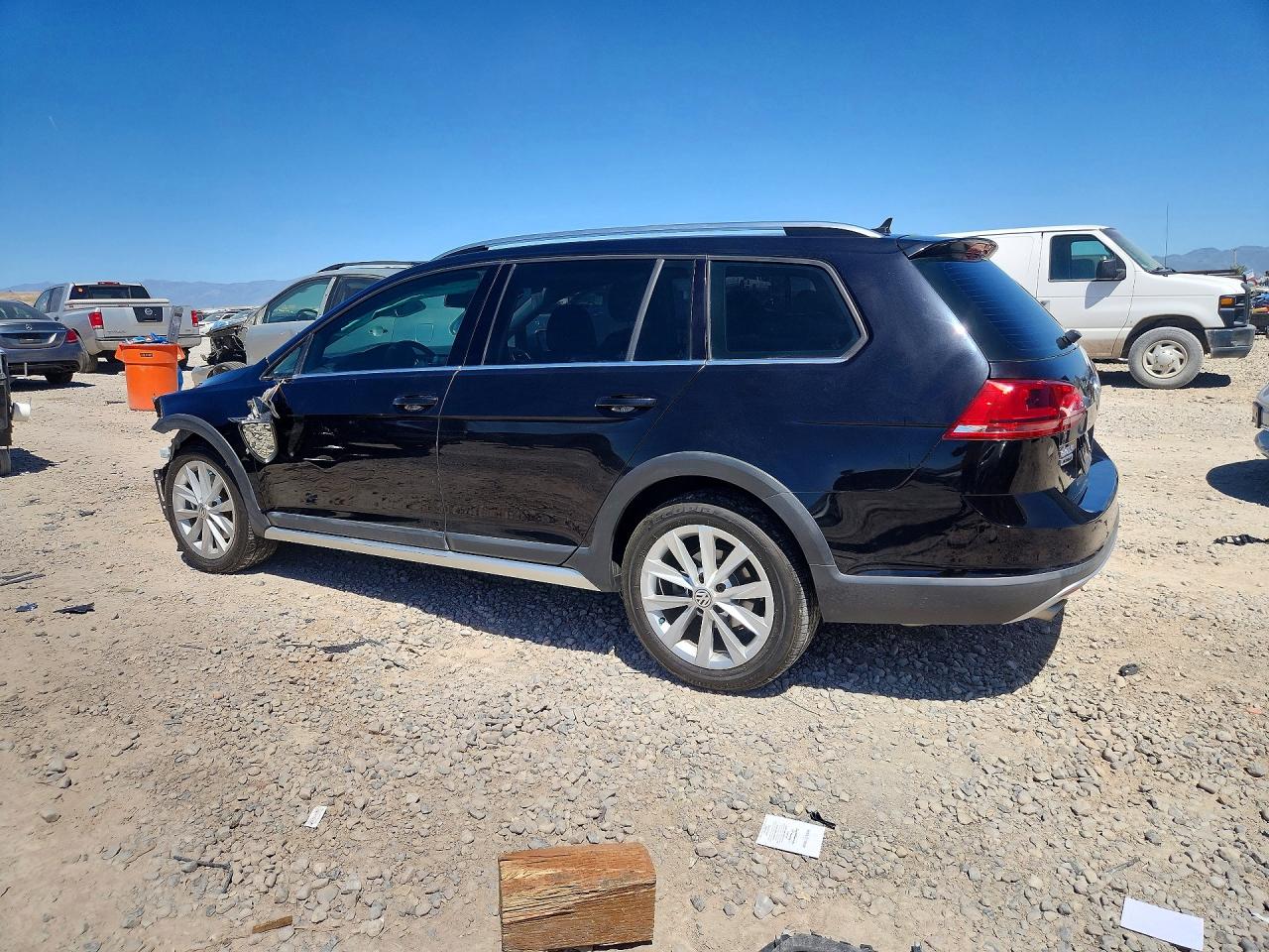 2017 VOLKSWAGEN GOLF ALLTRACK S photo 3