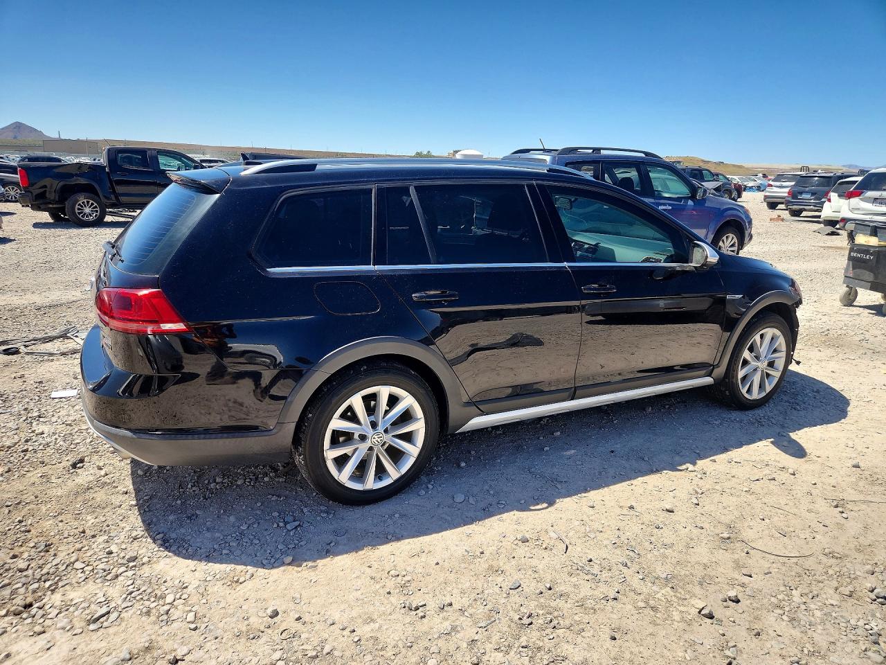 2017 VOLKSWAGEN GOLF ALLTRACK S photo 5