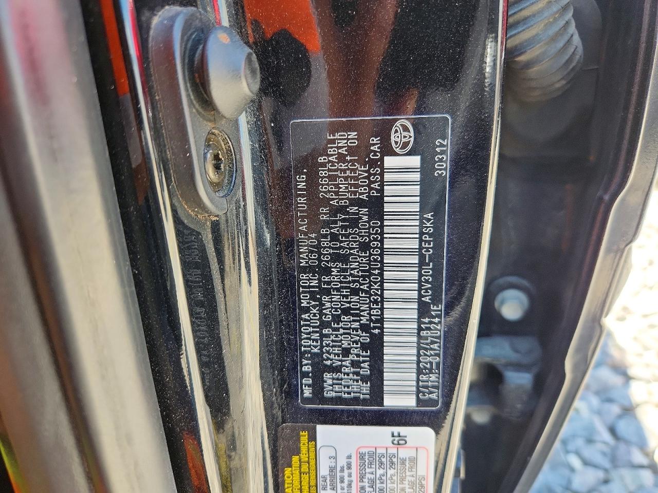 2004 TOYOTA CAMRY SE photo 23