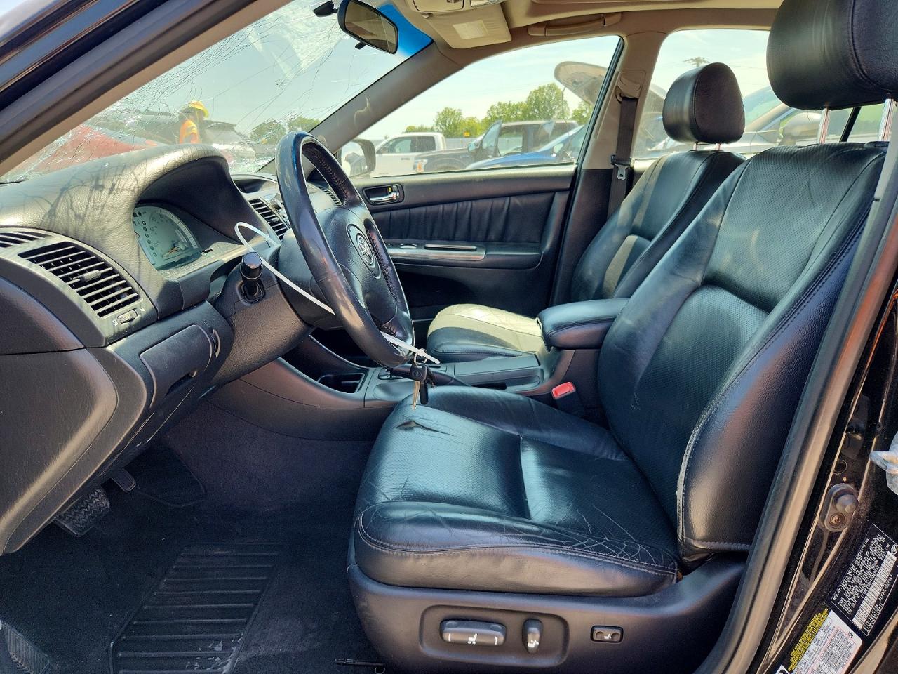 2004 TOYOTA CAMRY SE photo 13