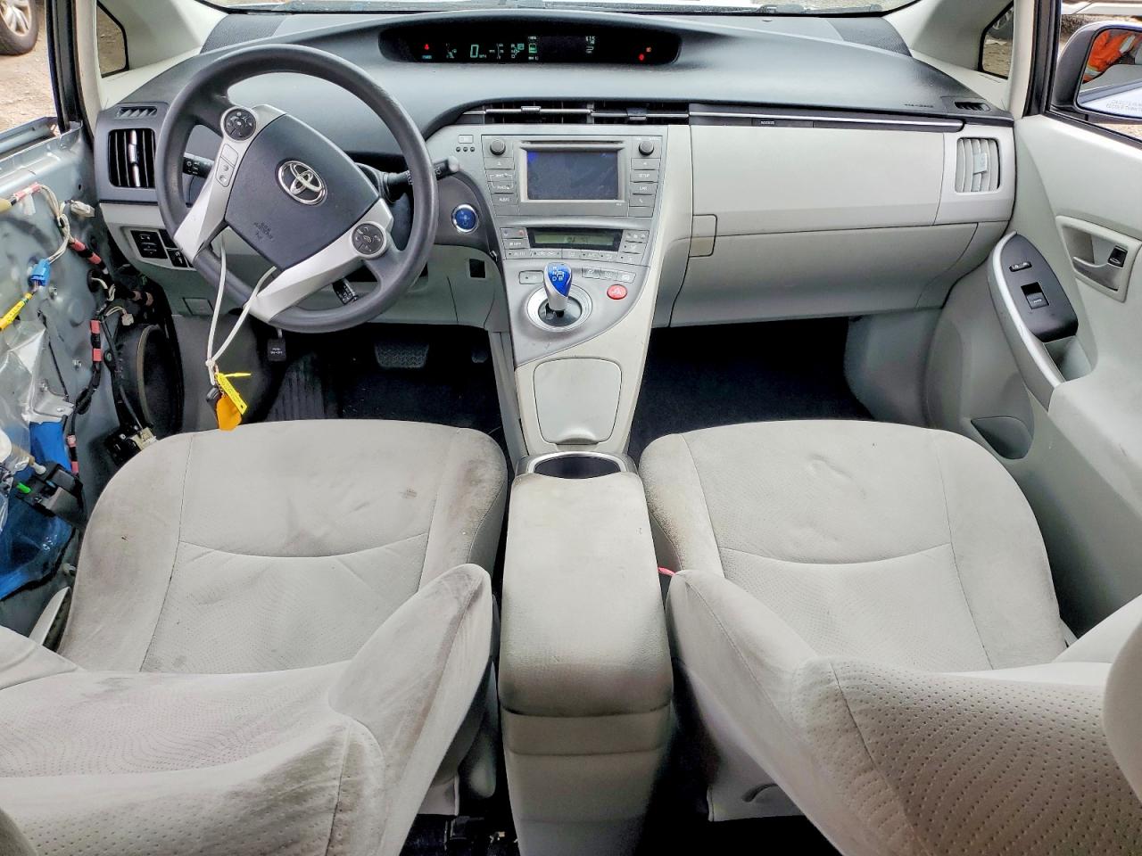 2013 TOYOTA PRIUS TWO photo 22
