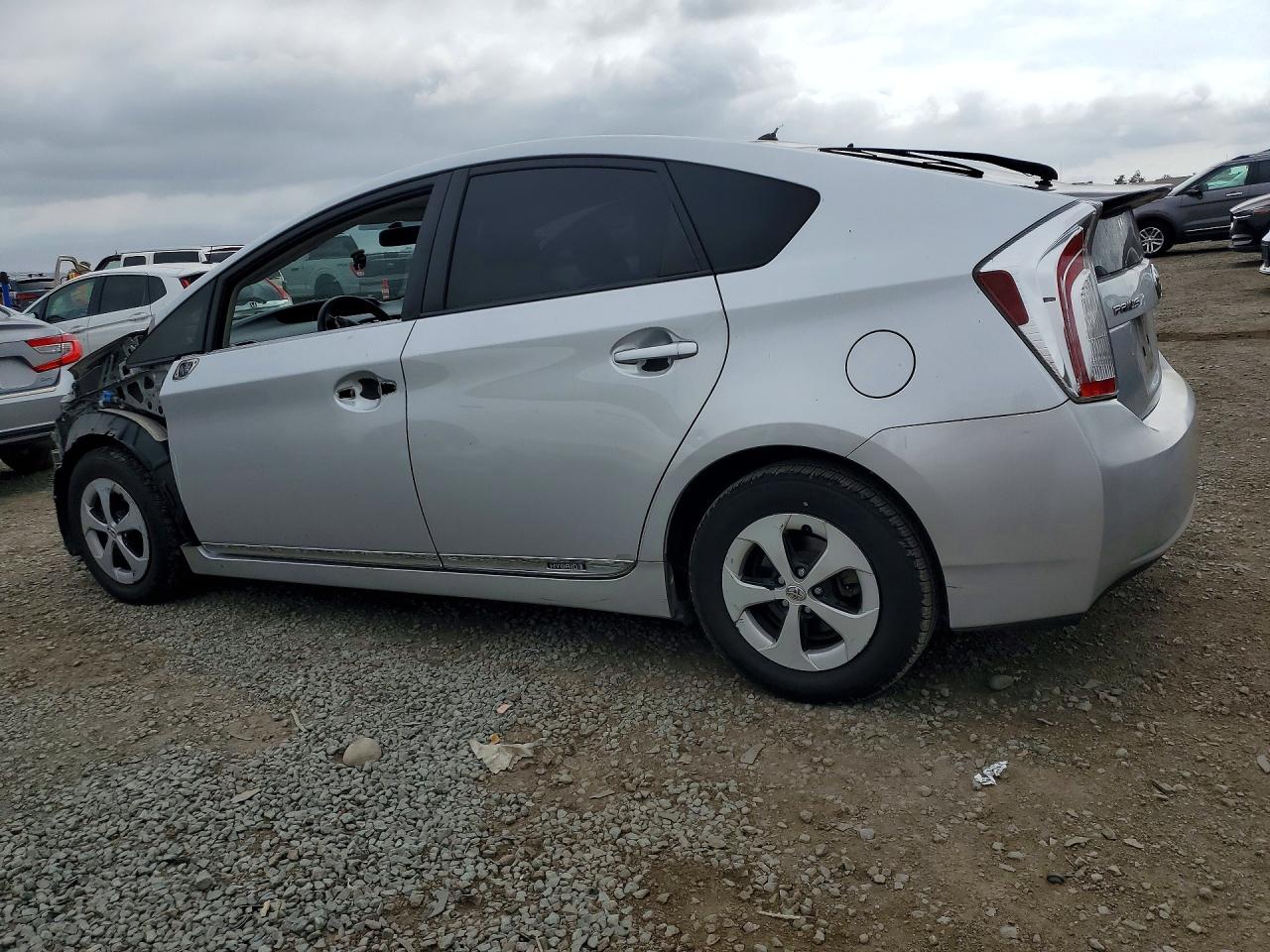 2013 TOYOTA PRIUS TWO photo 4