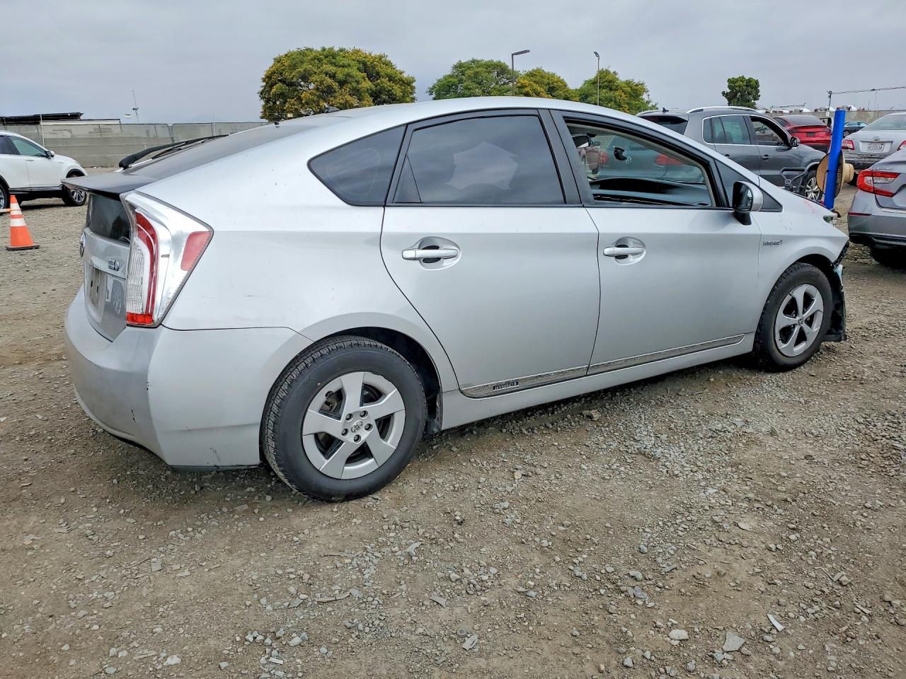 2013 TOYOTA PRIUS TWO photo 7