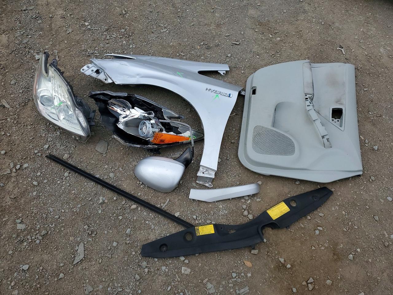 2013 TOYOTA PRIUS TWO photo 34