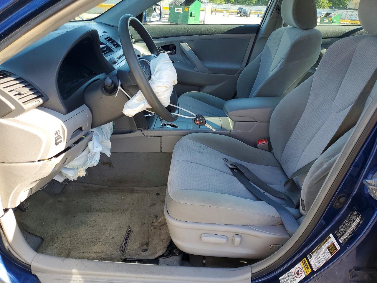 2010 TOYOTA CAMRY LE photo 19