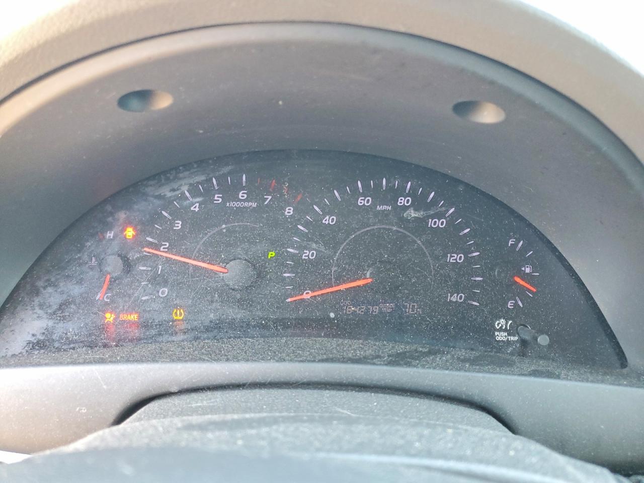 2010 TOYOTA CAMRY LE photo 25