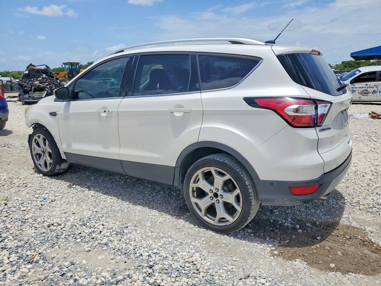 2017 FORD ESCAPE TITANIUM photo 4