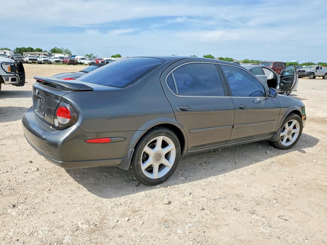 2000 NISSAN MAXIMA GXE photo 5