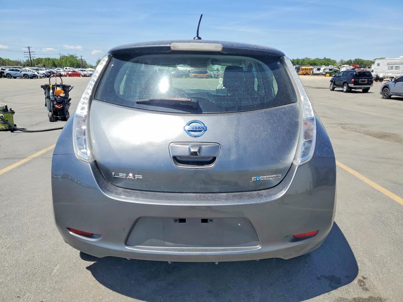 2015 NISSAN LEAF S photo 11