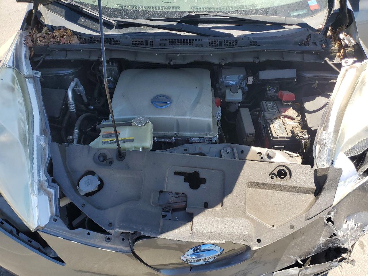 2015 NISSAN LEAF S photo 21