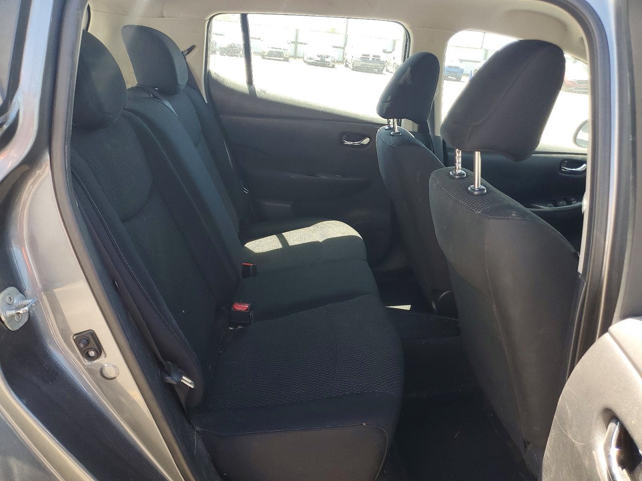 2015 NISSAN LEAF S photo 19