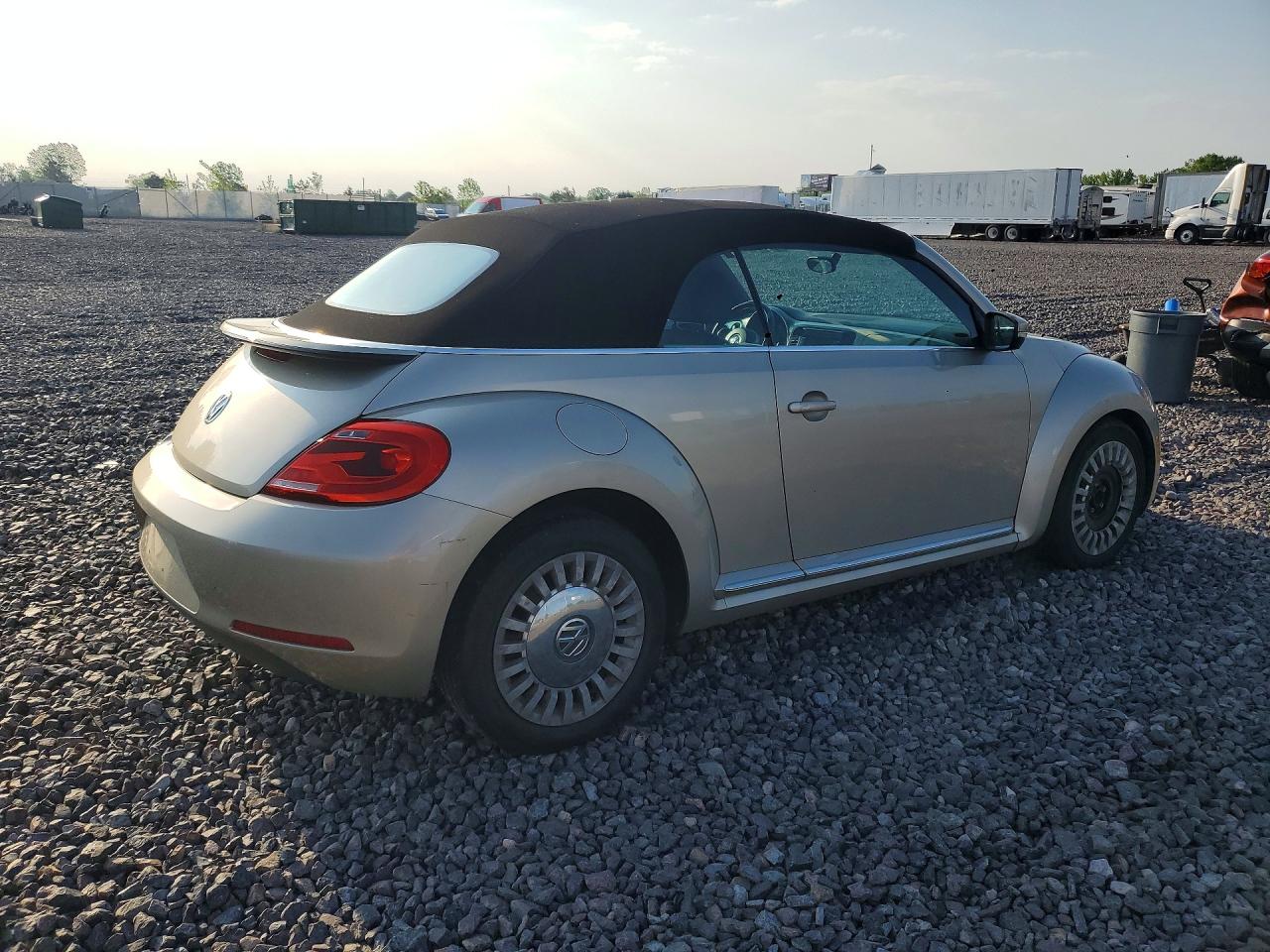 2013 VOLKSWAGEN BEETLE photo 5