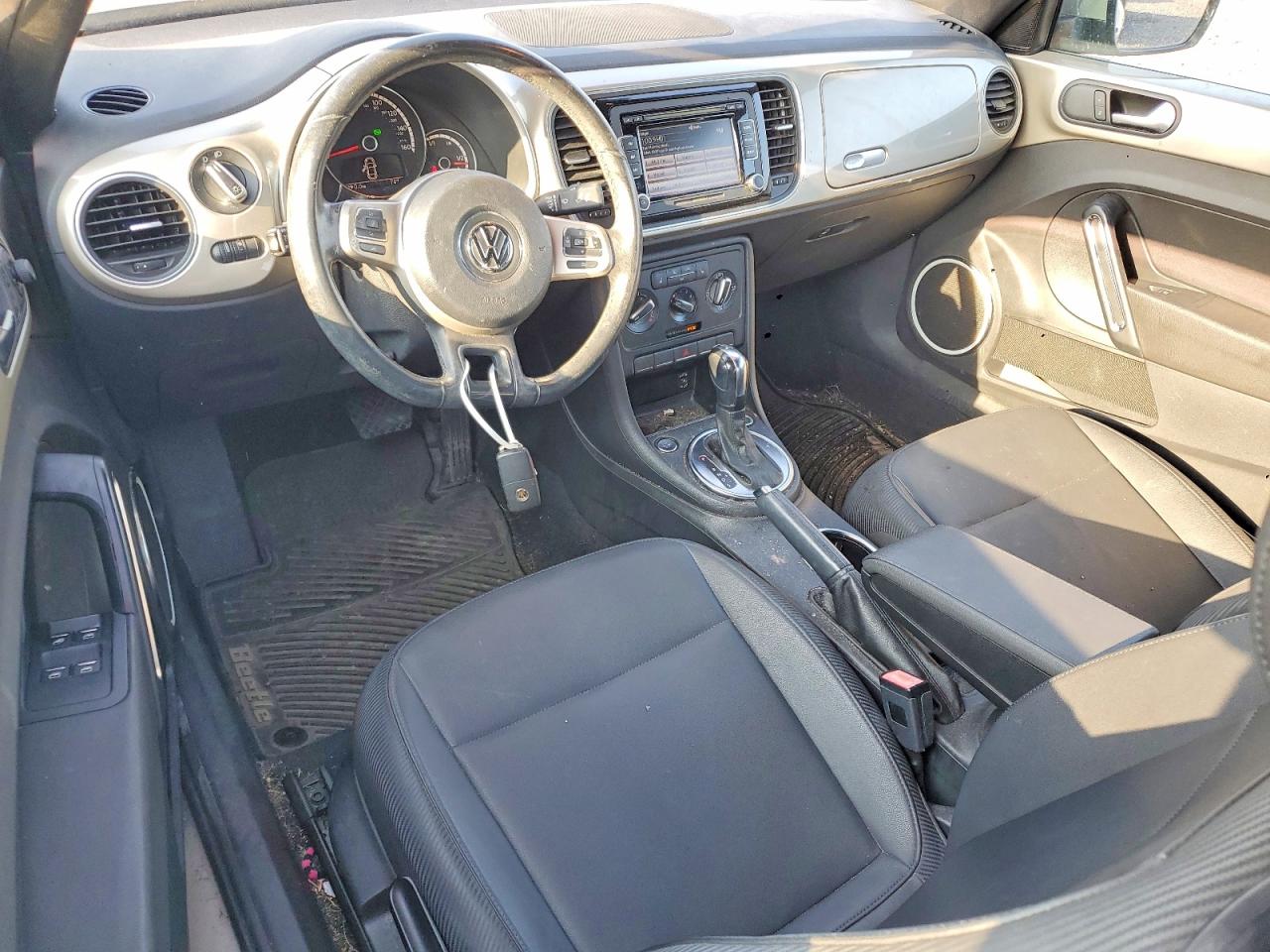 2013 VOLKSWAGEN BEETLE photo 15