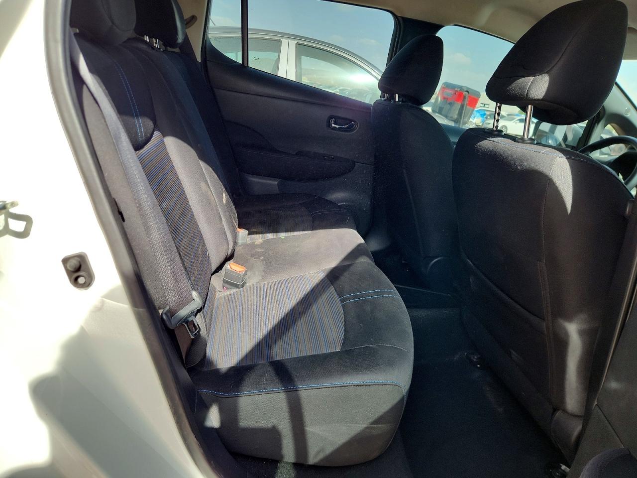 2018 NISSAN LEAF S photo 31