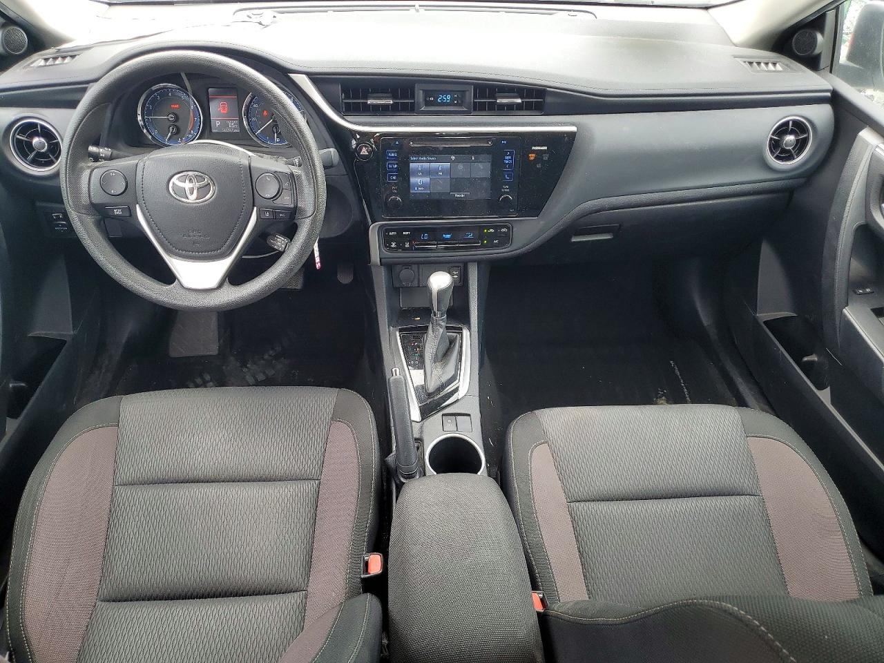 2017 TOYOTA COROLLA LE photo 8
