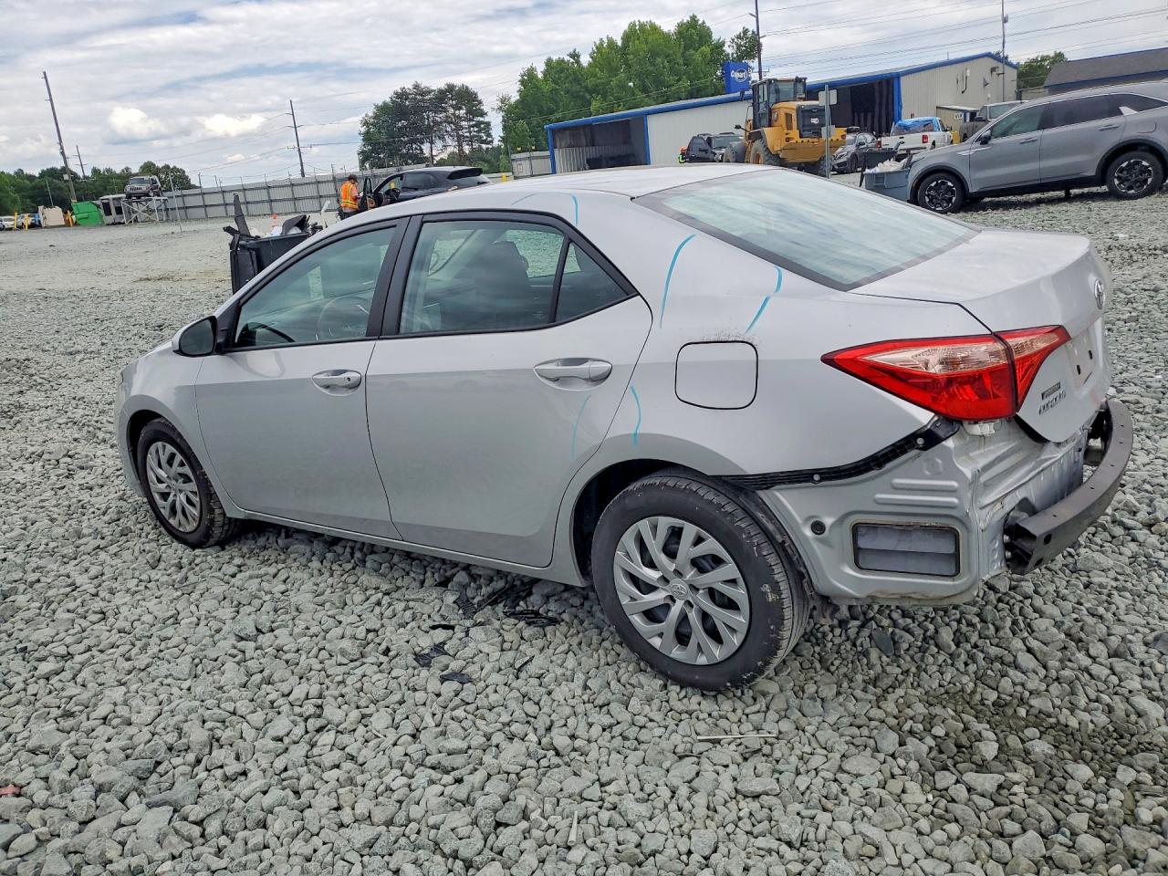 2017 TOYOTA COROLLA LE photo 2