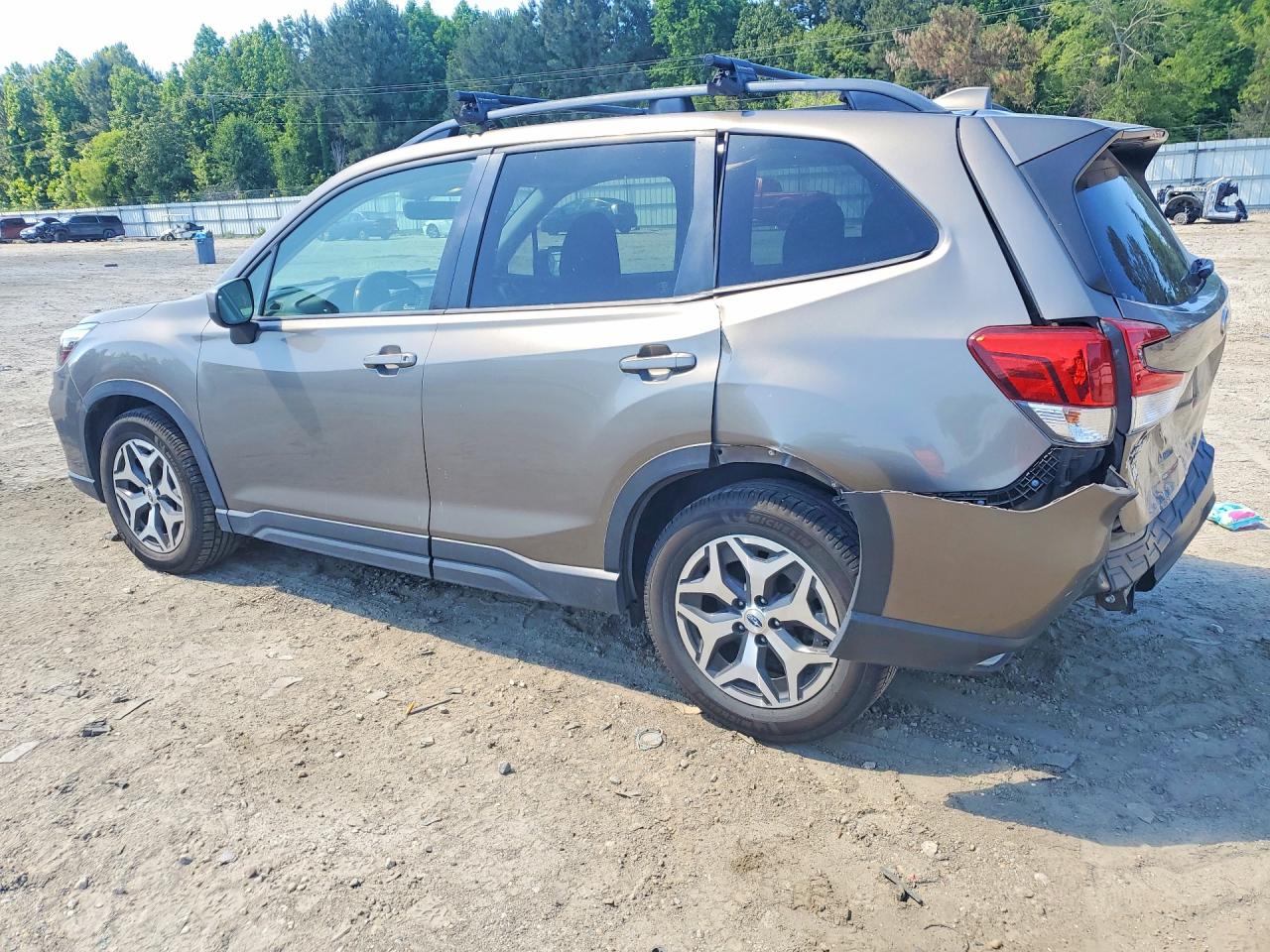 2020 SUBARU FORESTER PREMIUM photo 4