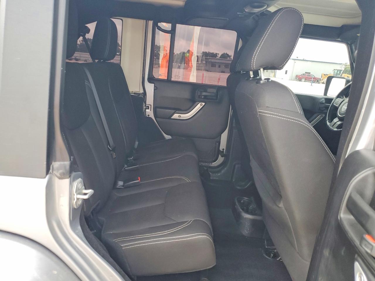 2016 JEEP WRANGLER UNLIMITED SAHARA photo 19