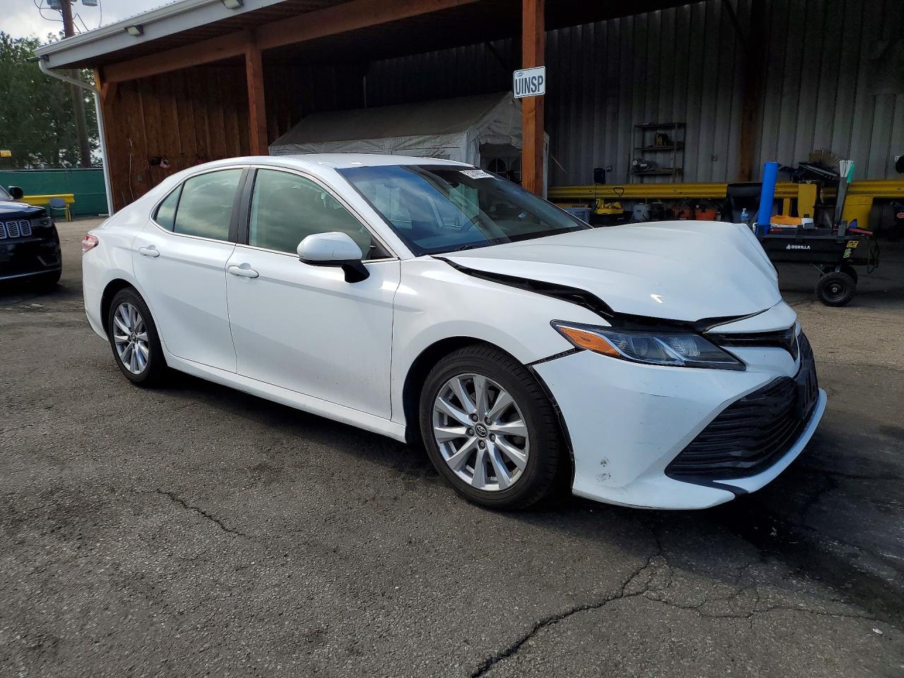 2019 TOYOTA CAMRY L photo 10