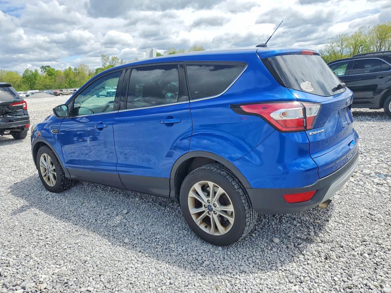 2017 FORD ESCAPE SE photo 4