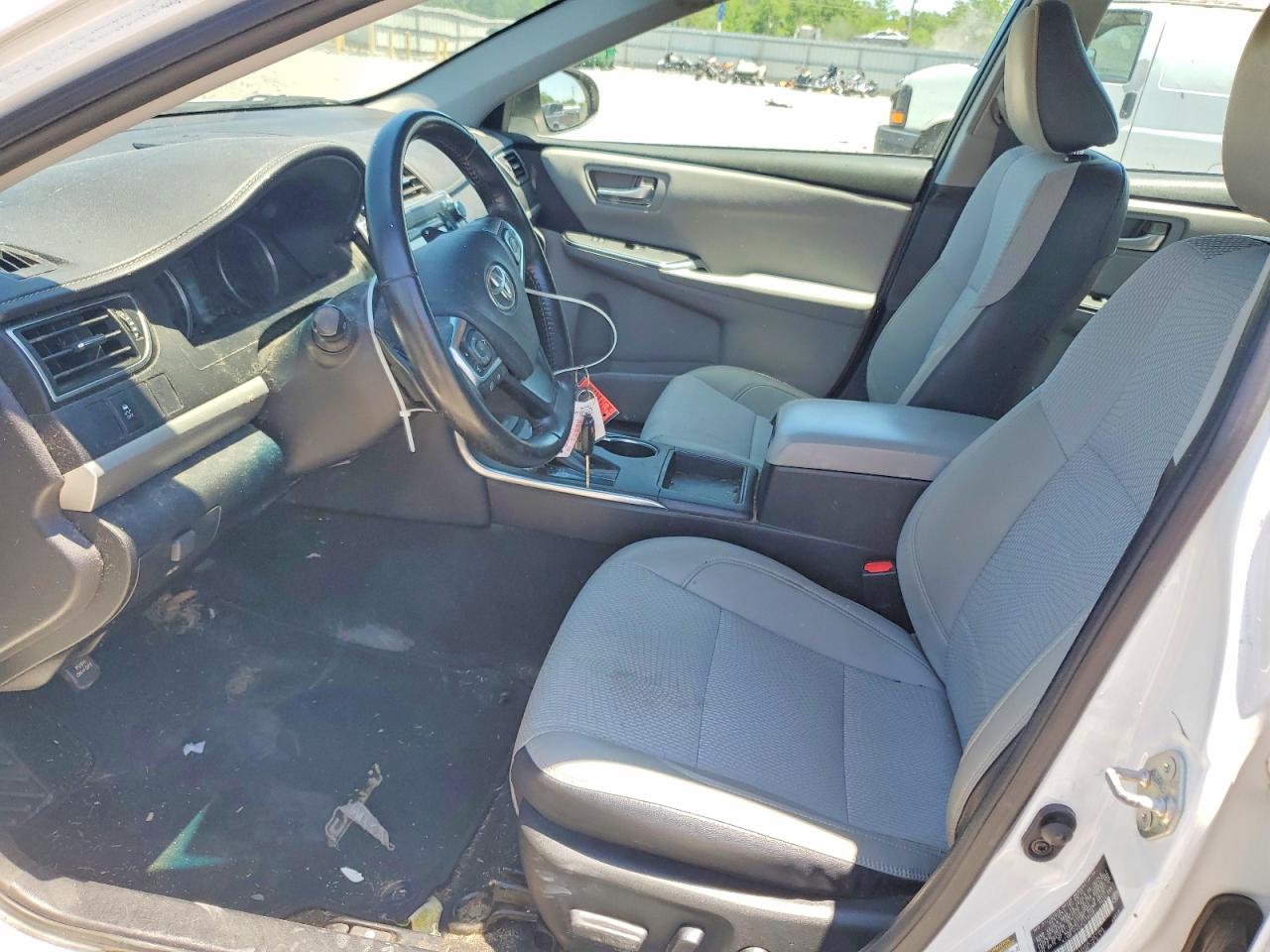 2016 TOYOTA CAMRY SE photo 19